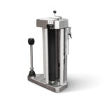 Zainspirowana wydajnością Easy Wrap 2000 A SS, ta pionowa nadziewarka do kiełbas ze stali nierdzewnej jest wyposażona w ręczną korbę, dźwignię, cylindryczną komorę i solidną podstawę - idealną do użytku komercyjnego lub domowego.