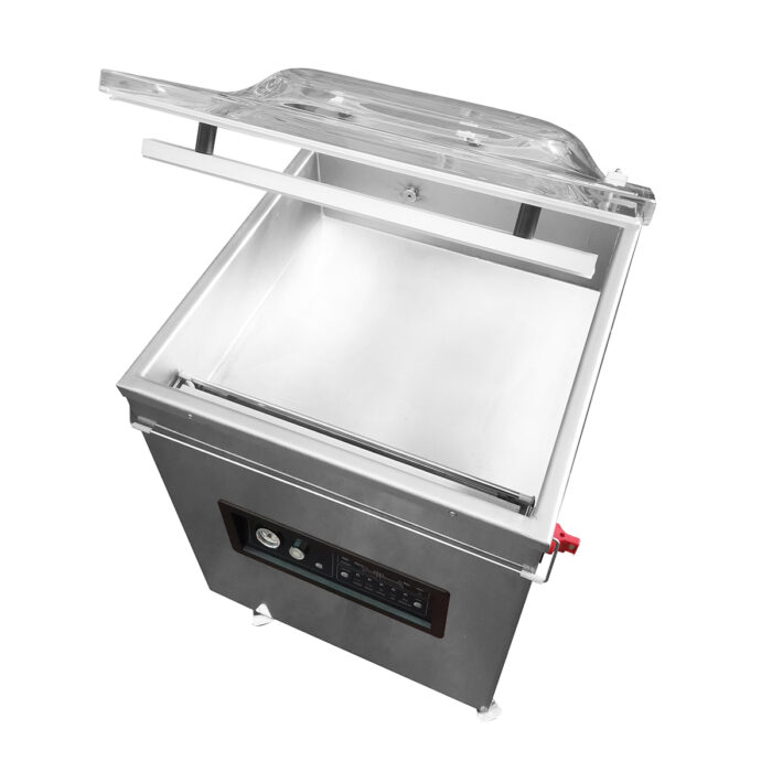 Przemysłowa pakowarka próżniowa Easy Vac 500S FT ma korpus ze stali nierdzewnej, otwartą przezroczystą pokrywę, przyjazny dla użytkownika przedni panel sterowania i przestronną komorę idealną do wydajnego zamykania i pakowania żywności.