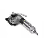 Napinacz pneumatyczny do taśmy stalowej EOS T 19-32 PN, wyposażony w uchwyt dźwigniowy, metalową obudowę i dyszę do mocowania taśm pakowych, jest przedstawiony na białym tle.