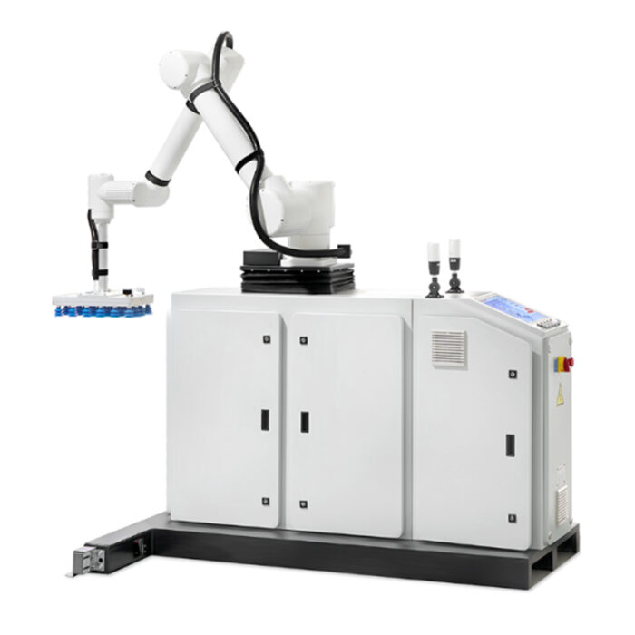 Biały robot paletyzujący cobot Easy-PAL 635-1650F, wyposażony w wiele przyssawek, jest zamontowany na prostokątnej szafie sterowniczej z przyciskami, światłami i otworami wentylacyjnymi do zautomatyzowanych zadań produkcyjnych lub montażowych.