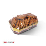 Kolorowa kartonowa taca z różnymi wypiekami, zamknięta pod przezroczystą pokrywą za pomocą Tunelu obkurczającego S 85 DC HS, jest pokazana na białym tle z logo ISG PACK w rogu.
