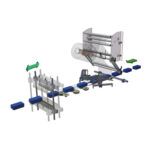 Schemat 3D zespołu Automat pakujący poziomy FLOWPACK SBM550S, obejmujący rolki, przenośniki taśmowe i ramiona mechaniczne przetwarzające prostokątne niebieskie i zielone elementy w sekwencji liniowej.