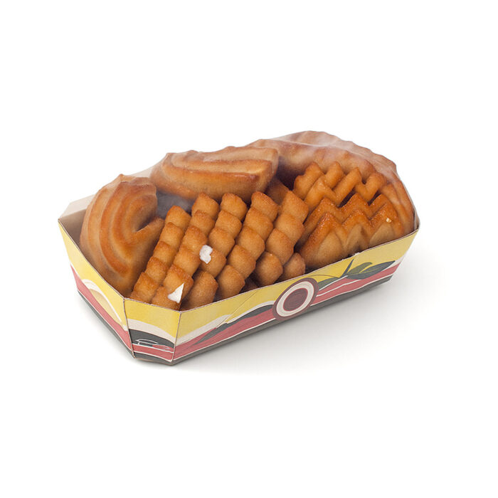 Papierowa taca zawiera różne złocistobrązowe churros, świeżo schrupane do perfekcji za pomocą Tunel obkurczający S 55 A, ułożone na białym tle.
